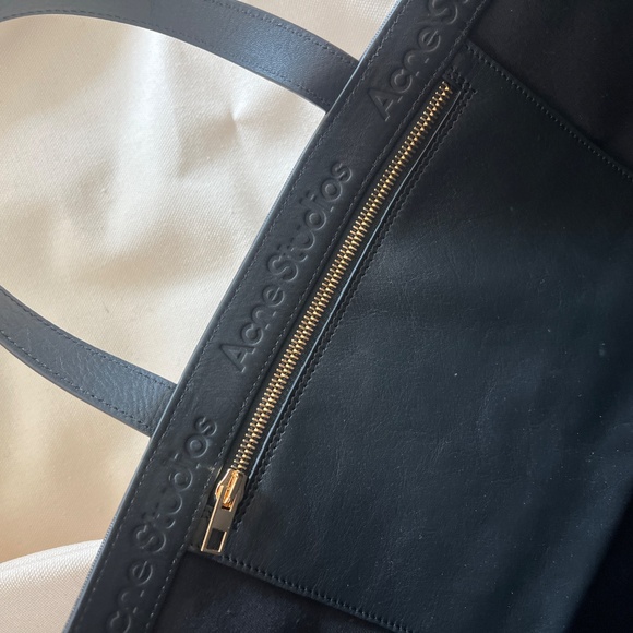 Acne Studios - Patent Tote Bag With Logo - Picture 7 of 8